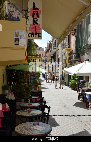 Straßenszene in Old Town, Chania, Chania Region, Kreta, Kreta Region Stockfoto