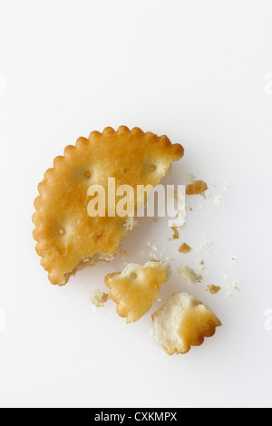 Nahaufnahme des gebrochenen Cracker Stockfoto