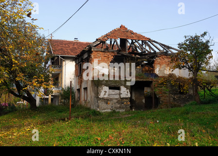 Bosnien und Herzegowina, Visegrad, muslimische Häuser zerstört von den Mitgliedern der White Eagles, serbischen paramilitärischen Gruppe. Stockfoto