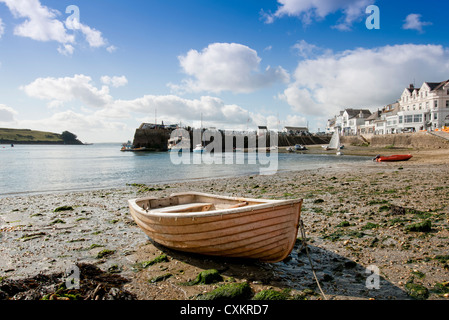 Ruderboot festgemacht in St. Mawes Hafen Cornwall UK Stockfoto