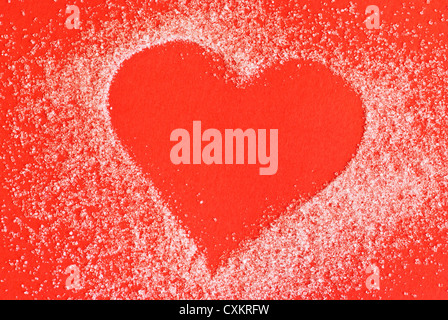 Herz des Zuckers auf rotem Grund Stockfoto