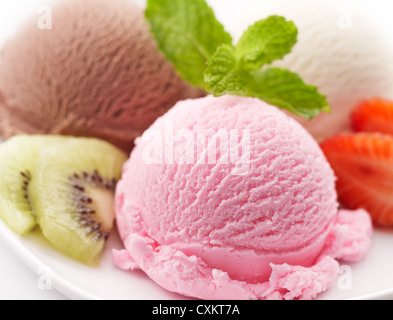drei Kugeln Eis, geringe Schärfentiefe Stockfoto