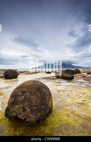 Insel Eigg Konkretionen Bucht Laig, Scotland, UK Stockfoto