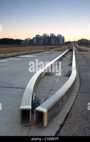 Cambridge geführte Busway Track Straße und Leitplanken in Richtung Addenbrookes Krankenhaus Stockfoto