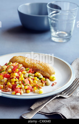 Succotash und gegrillte Forelle Stockfoto