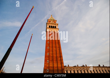 Das Campanile Glockenturm in Markusplatz, Venedig, Italien. Stockfoto