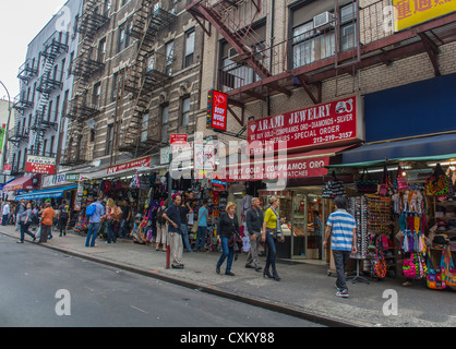 New York, NY, USA, chinesische Ladenschilder, Straßenszenen, Chinatown, Manhattan, Stadtspaziergang, eine Reihe von Geschäften, eine Multi-ethnische Ladenstraße, Mietshäuser New Yorker Einwanderer Stockfoto