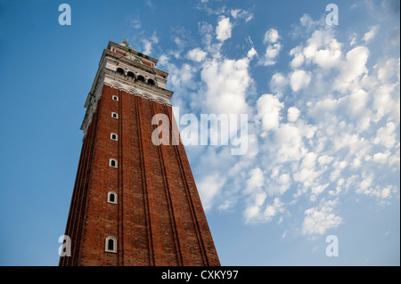 Blick auf den Campanile in Markusplatz, Venedig, Italien. Stockfoto