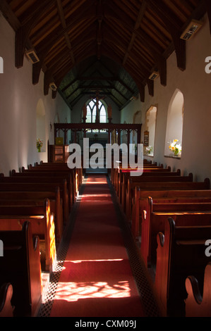 Leere Innere kleine Landkirche Stockfoto