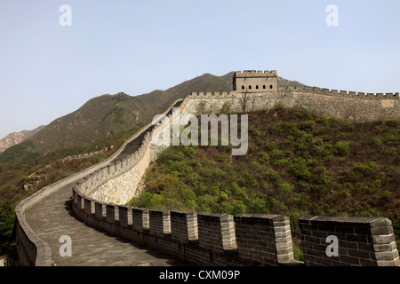 Touristischen Wanderer auf den Juyongguan pass Abschnitt der chinesischen Mauer, Changping Provence, China, Asien. Stockfoto