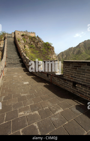 Touristischen Wanderer auf den Juyongguan pass Abschnitt der chinesischen Mauer, Changping Provence, China, Asien. Stockfoto