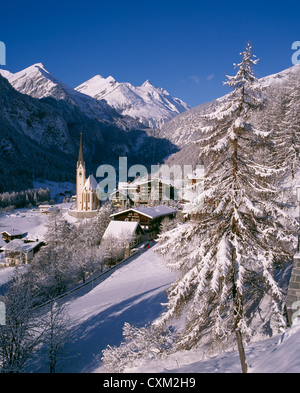 St. Vincent-Kirche im Dorf Heiligenblut am Fuße des Berges Großglockner. Kärnten, Österreich. Stockfoto