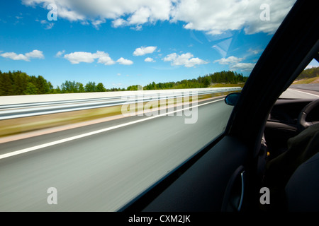 Foto aufgenommen im Inneren schnell fahrenden Auto Stockfoto