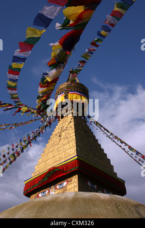 Die buddhistische Stupa von Boudhanath, Kathmandu, Nepal. Eines der größten in der Welt.  Es ist auch ein UNESCO-Weltkulturerbe Stockfoto