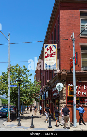 Geschäfte auf der State Street in der Innenstadt von Erie, Pennsylvania, USA Stockfoto