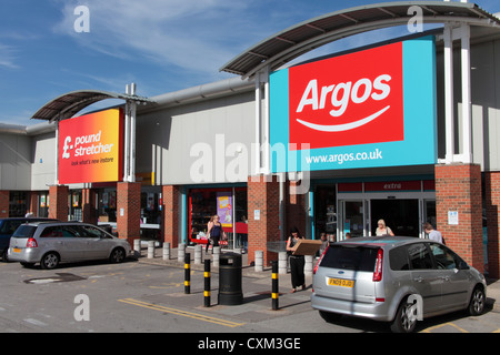 Argos und Poundstretcher Shops Stockfoto