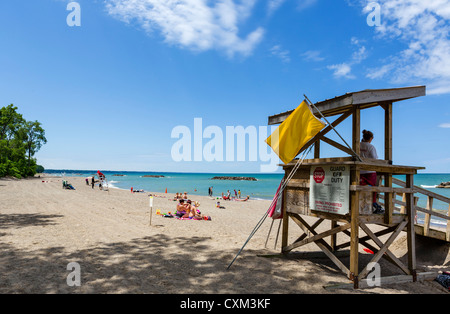 Rettungsschwimmer-Hütte am Strand Nr. 7 in Presque Isle State Park, Lake Erie, Pennsylvania, USA Stockfoto