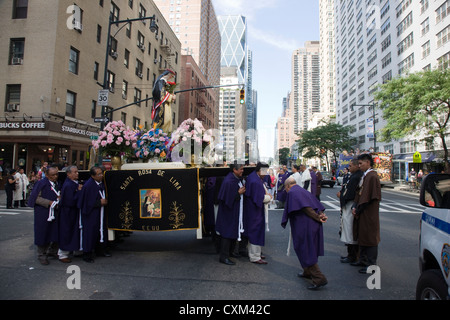 Die jährliche Santa Rosa de Lima Estados Unidos EEUU Prozession in New York Stockfoto