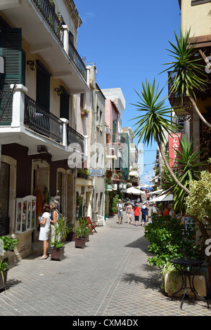 Straßenszene in Old Town, Chania, Chania Region, Kreta, Kreta Region Stockfoto