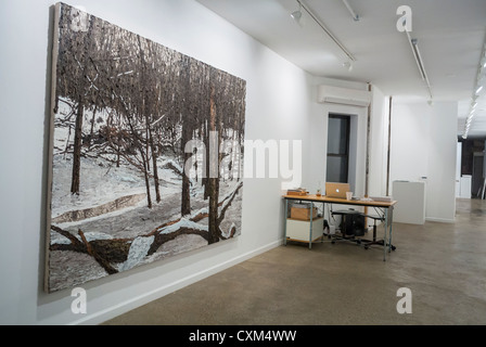 New York City, NY, USA, Modern Art Gallery, Walls „Munch Gallery“, moderne Gemälde im Inneren, in der Lower East Side, Manhattan, Galeriewände im Inneren, Realismus Stockfoto