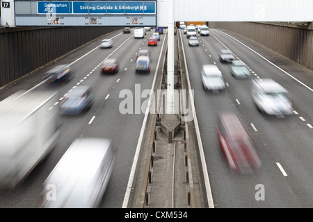 M8 Autobahn Glasgow, Motion Blur Verkehr am Charing Cross im Stadtzentrum, Schottland, Großbritannien Stockfoto