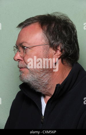 Porträt von einem mittleren Alters bärtigen Mann mit Brille Stockfoto