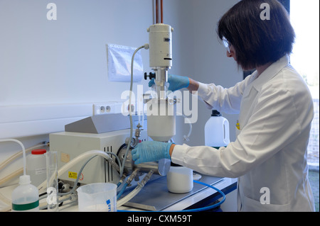Wissenschaftler arbeiten in Nano-Technologie-Labor Stockfoto