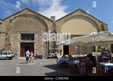 Alten venezianischen Schiffswerften an Strandpromenade, Chania, Chania Region, Kreta, Kreta Region Stockfoto