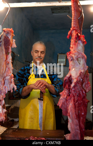 Lokale, marokkanische Metzger mit Messer, Essaouira, Marokko Stockfoto