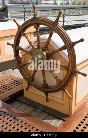 Lenkrad bei SS Großbritannien. Bristol Docks, England Stockfoto