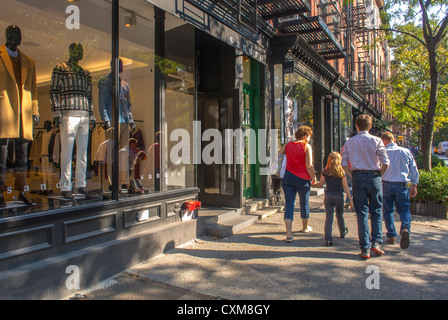 New York City, NY, USA, Straßenszenen, Leute Shopping auf der Bleecker Street, in Greenwich Village, Manhattan, Urban Walking, new york Street, Blue Jeans, Mama shoppt mit Tochter Stockfoto