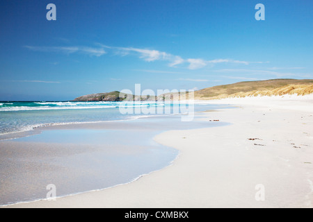 Blick über die weißen sandigen Strand der Traigh Eais, Barra, äußeren Hebriden, Schottland, Vereinigtes Königreich Stockfoto