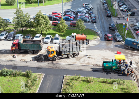 Verlegung von Asphalt funktioniert auf der Fußgängerzone Teil von St. Petersburg, Russland Stockfoto