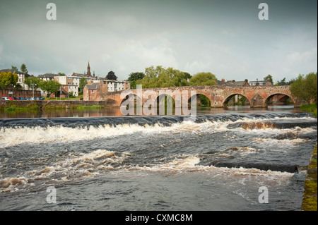 Die "Caul" und Devorgilla Brücke über den Fluss Nith im Herzen der Stadt Dumfries.  SCO 8597 Stockfoto