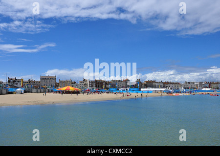 Strand von Weymouth, Segelwettbewerbe auf großen Leinwänden während der Olympischen Spiele 2012 in London. Stockfoto