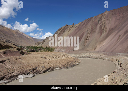 Indus Fluß, zwischen Saspol und Nurla, Srinagar-Leh-Highway, Jammu und Kaschmir, Indien Stockfoto