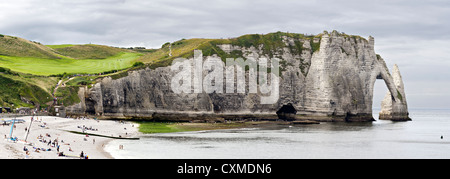 Klippen von Etretat Panorama, Normandie, Frankreich Stockfoto