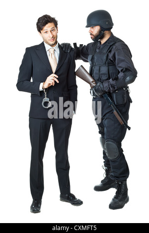 eine beschädigte Geschäftsmann, von einem Swat Agent verhaftet Stockfoto