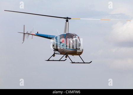 Robinson R22 Beta G-BSGF im Flug Stockfoto