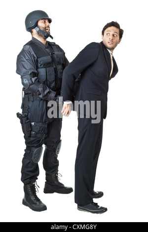 eine beschädigte Geschäftsmann, von einem Swat Agent verhaftet Stockfoto