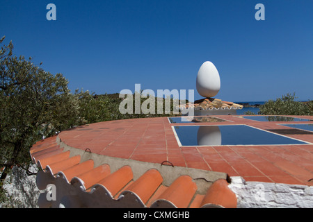 Ei auf dem Dach des Haus von Salvador Dalí, Portlligat, Spanien Stockfoto