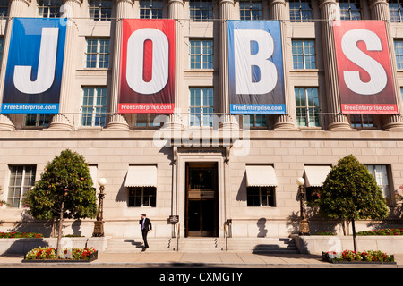 Große JOBS Banner auf US Chamber Of Commerce Building - Washington, DC USA Stockfoto