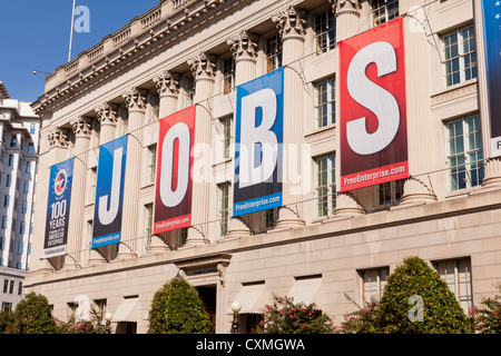 Große JOBS Banner auf US Chamber Of Commerce Building - Washington, DC USA Stockfoto