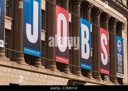 Große JOBS Banner auf US Chamber Of Commerce Building - Washington, DC USA Stockfoto