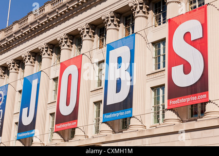 Große JOBS Banner auf US Chamber Of Commerce Building - Washington, DC USA Stockfoto