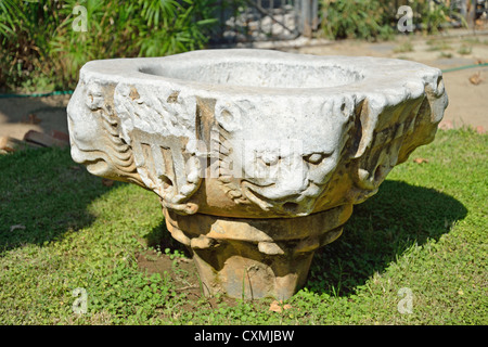 Alte türkische Brunnen im Garten des archäologischen Museum von Chania, Chania, Chania Region, Kreta, Kreta Region, Griechenland Stockfoto