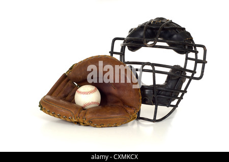 Baseball-Catcher Zahnrad auf weißem Hintergrund, einschließlich einer Mitt, Kugel und Gesichtsmaske Stockfoto