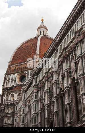 Blick auf den Dom und die Kirche von St. Maria Novella in Florenz Stockfoto