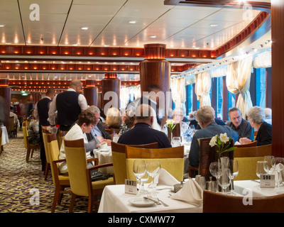 Formale Esszimmer auf Radiance of the Seas Kreuzfahrt Schiff Stockfoto