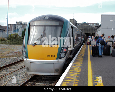 (Larnrod Eireann) Irische Schienen 22000 Klasse 'I.C.R' Diesel station mehrere Intercity Triebwagen in Galway im Westen Irlands. Stockfoto